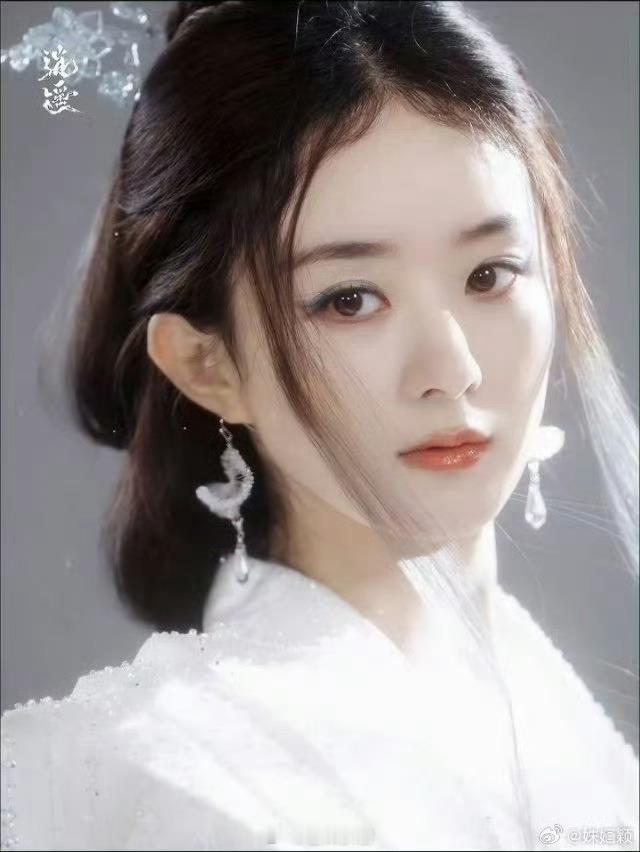 赵丽颖古装客观的说，现在的电视剧，磨皮加滤镜加美颜加修图技术提高了，有时候都看不