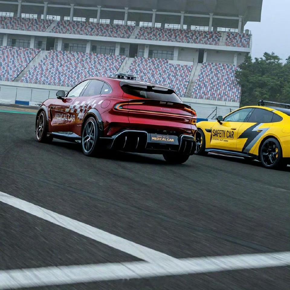 CHINA GT 宁波站，小米 YU7 GT 医疗车首次亮相，与 SU7 Ult