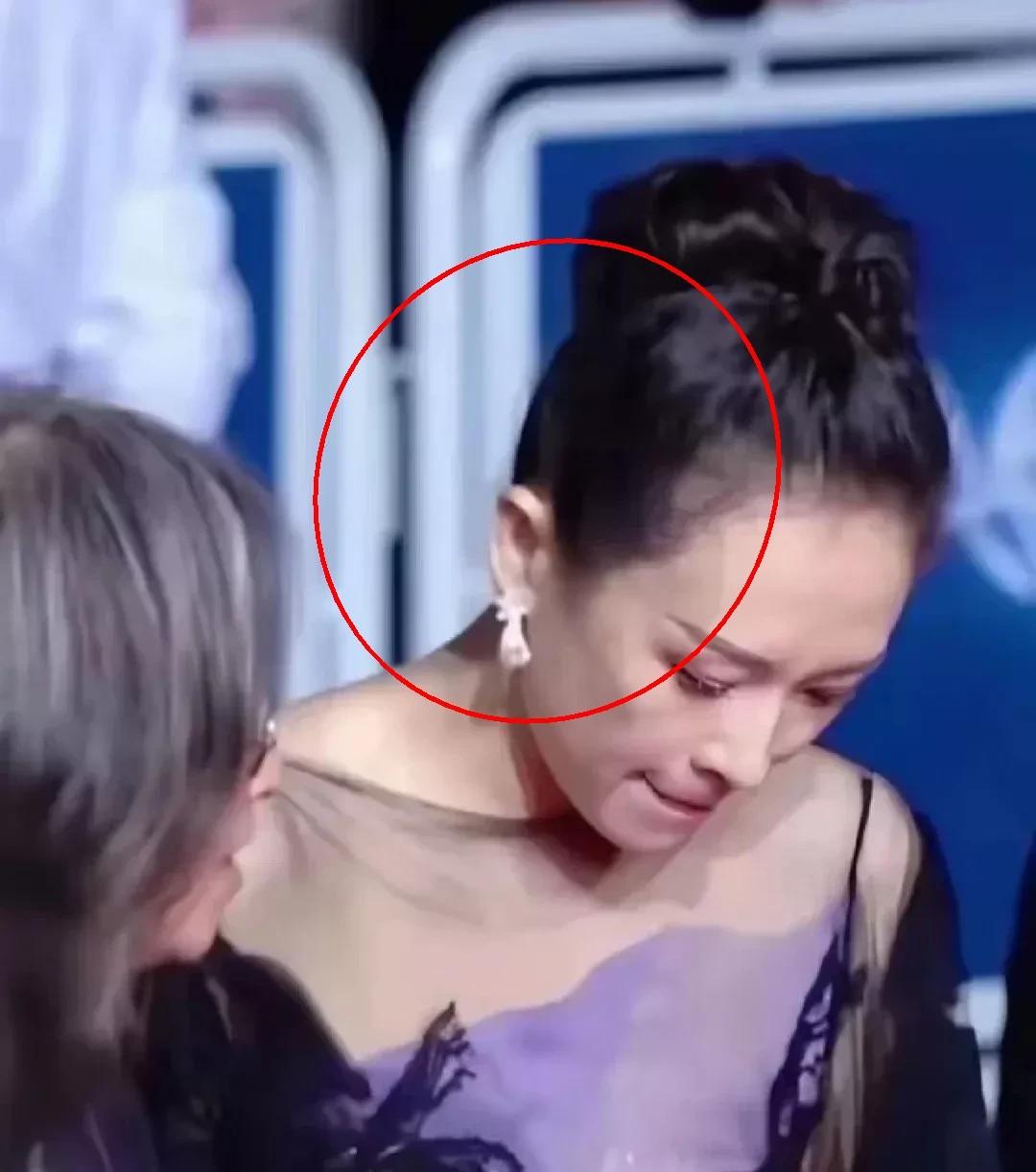 女人的风雨都是男人给的，这话一点不假

章子怡摔了这一跤，估计以后华表奖再与她无