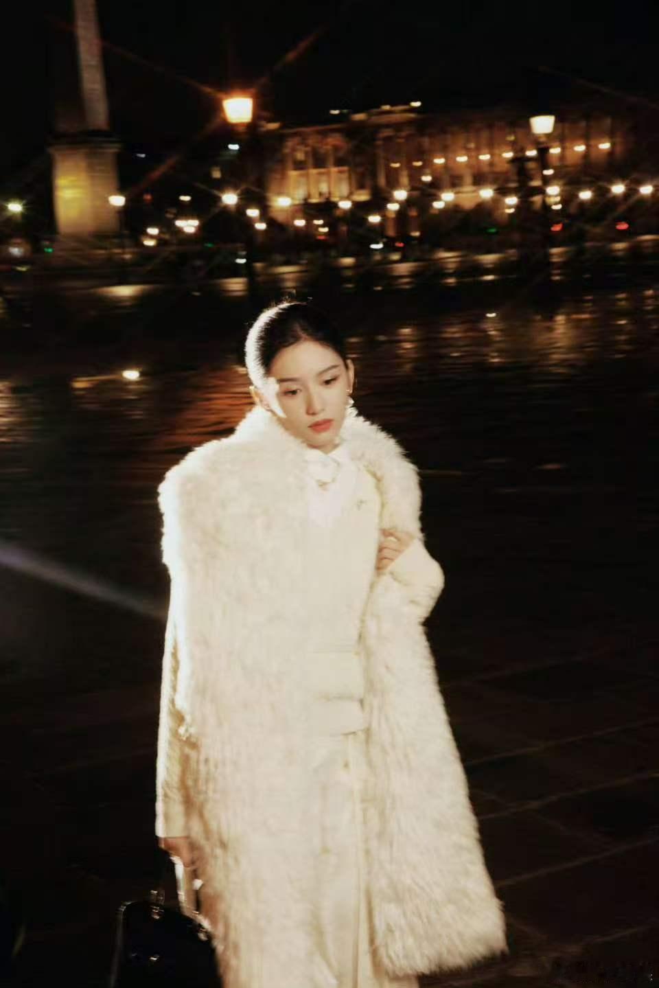 周也星芒划过夜幕周也夜幕大片周也星芒划过夜幕，爱了，