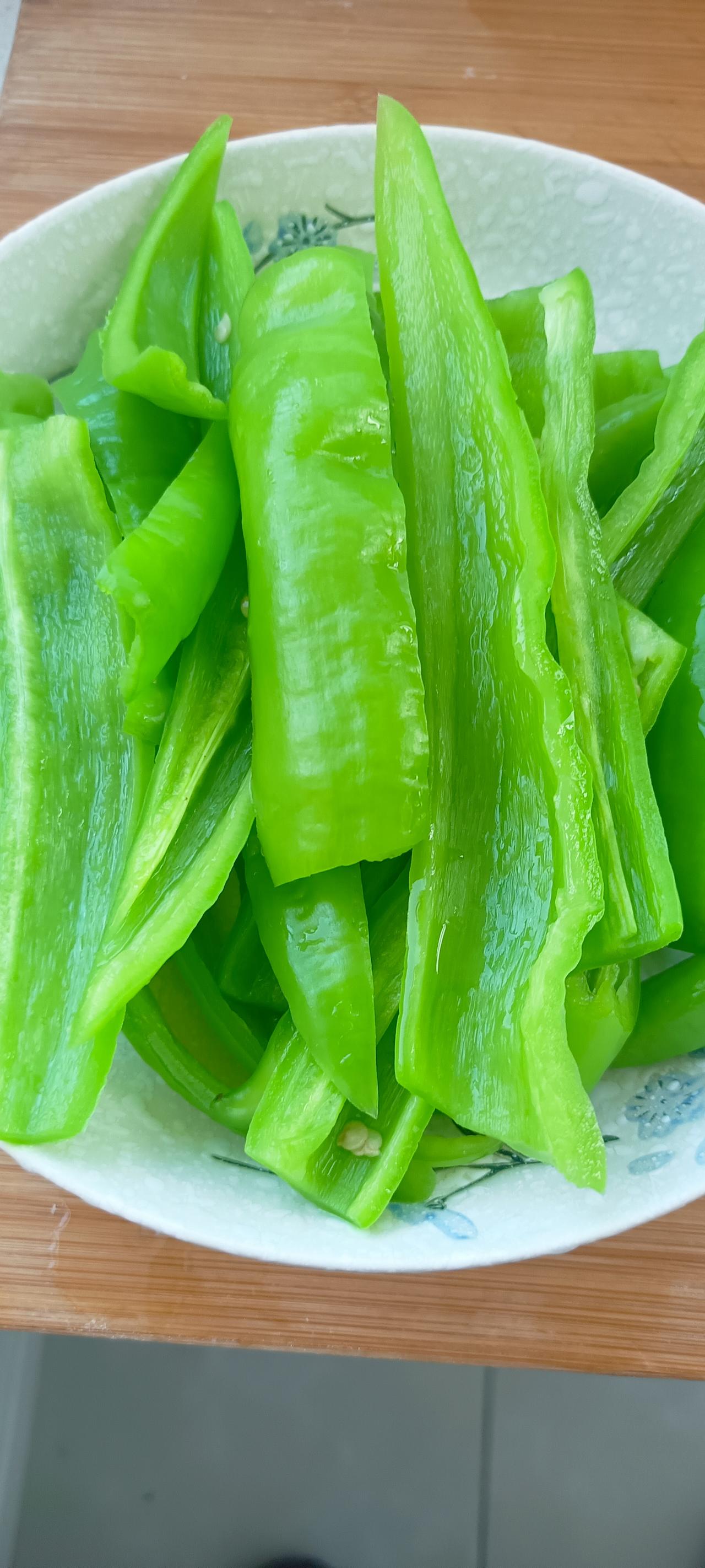 我真的是个矛盾的人，没什么立场！
记得前些天，和我老公吵了一架，从此后我就开始不