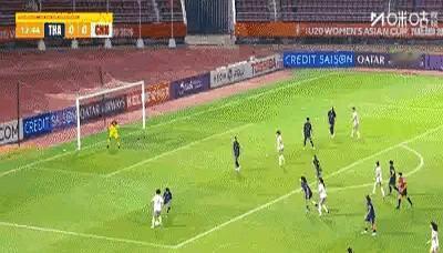 聊聊中国U20女足这场亚洲杯，有个镜头，真是让人心里堵得慌。
比赛第16分钟。