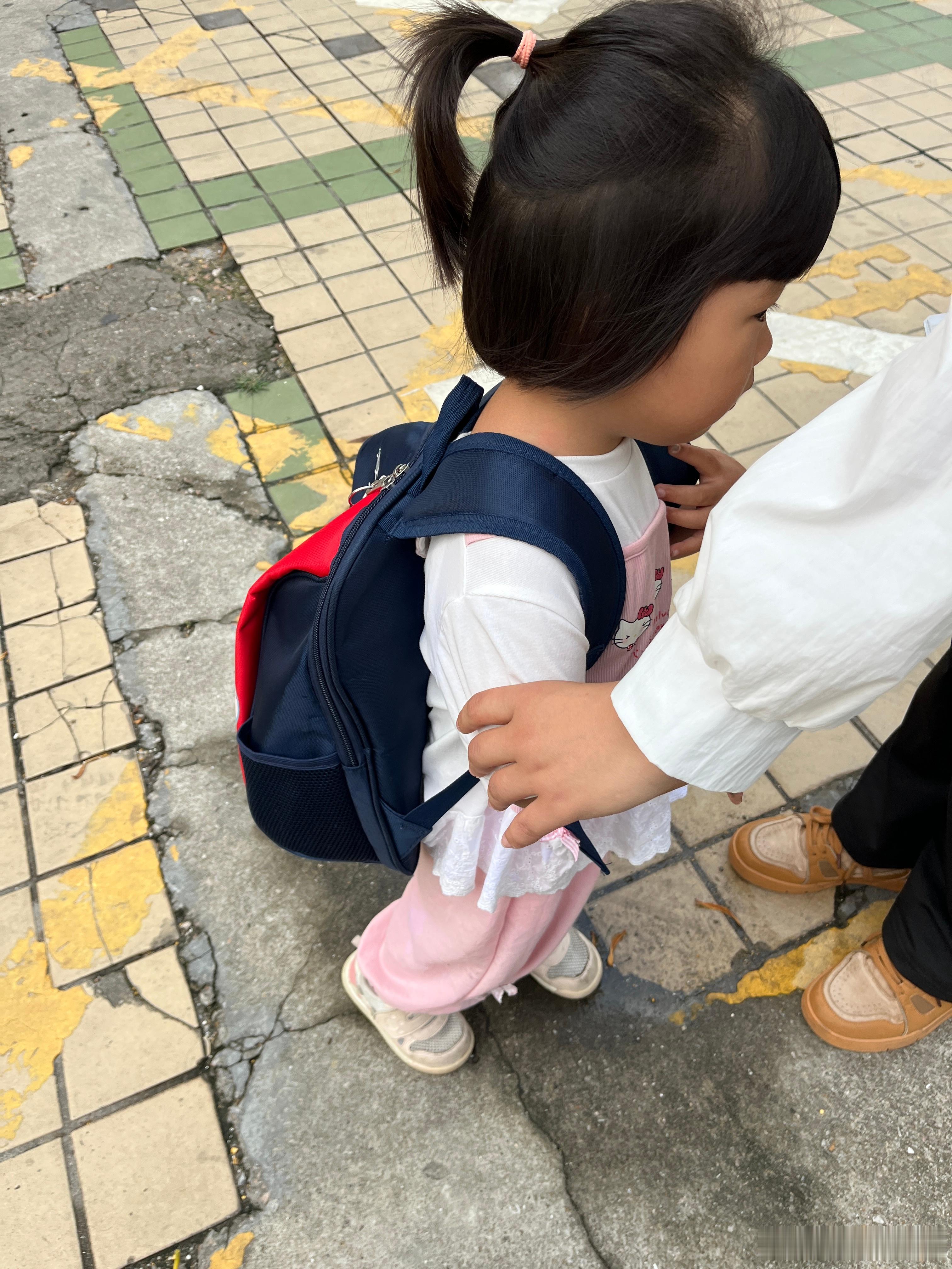 送了，妈妈，我是不是上两天就可以放假两天，是的。昨晚一直问我，还要上几天才放假，