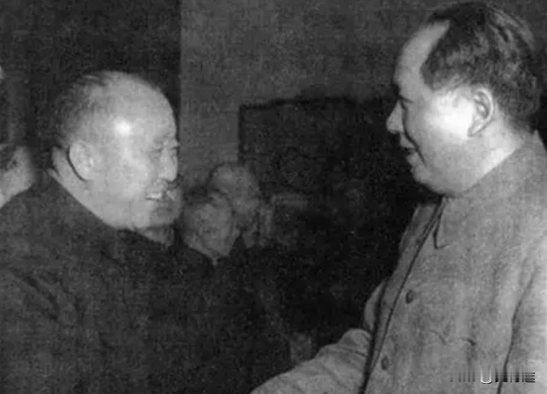 新中国成立前夕，周总理宣读国家干部名单，在念到傅作义的名字时，他突然站起来大喊：