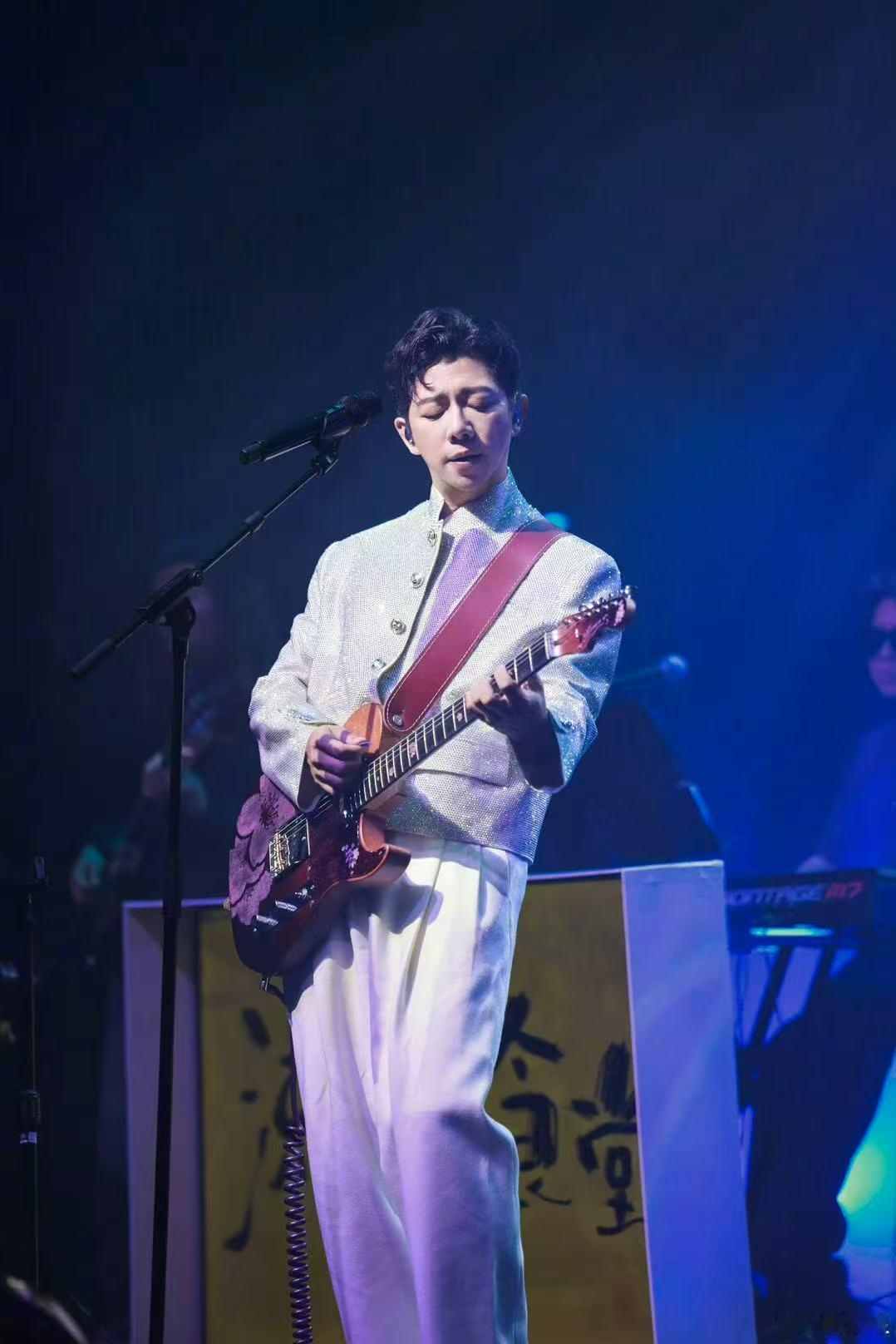 胡海泉最美的含金量还在上升 周五下班别迷茫，胡海泉带着超燃舞台来啦！能量满点的他