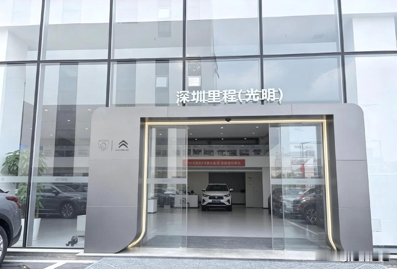 神龙6月落地全新门店视觉标准，意味着全国终端形象将完成统一焕新，扭转过往门店风格