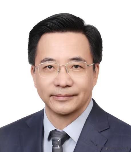 何翔已任中国医学科学院北京协和医学院党委书记。
何翔，男，汉族，1972年10月