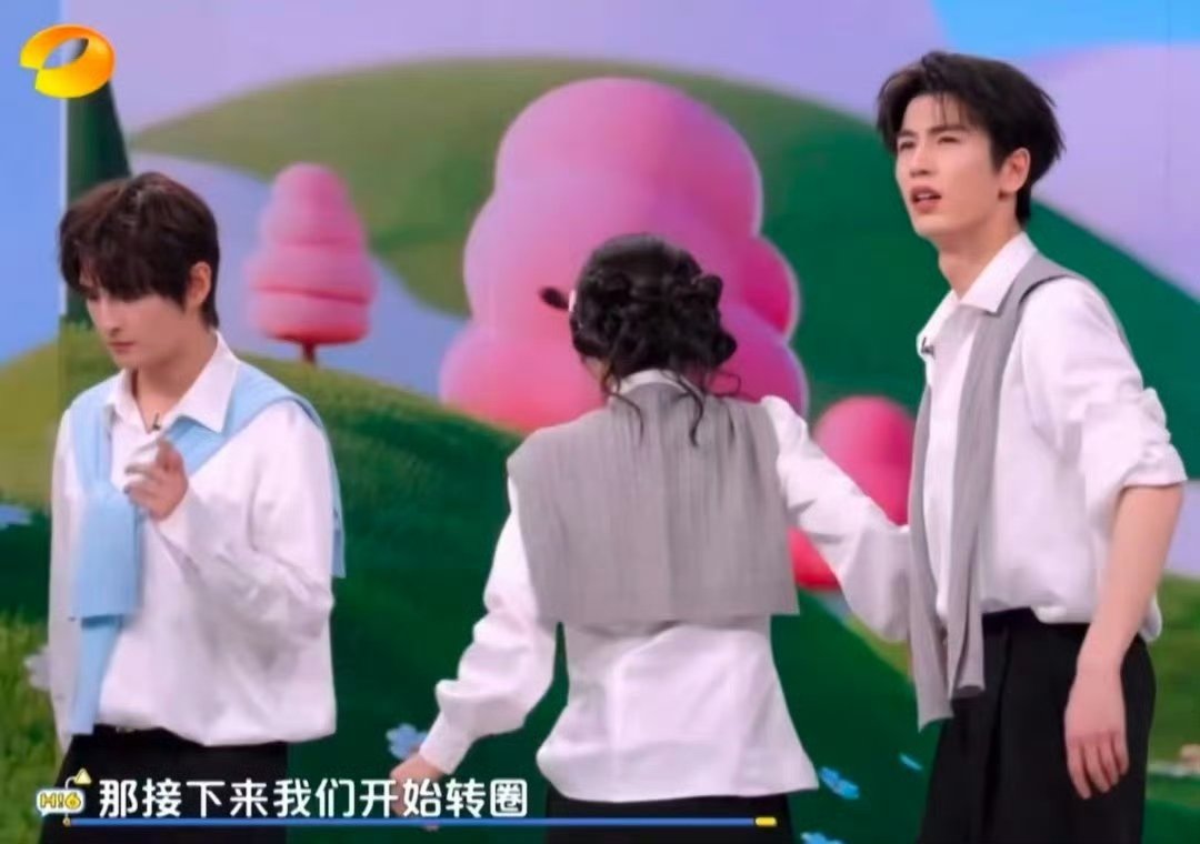 张凌赫田曦薇下意识的牵手你好星期六默契度满分！下意识牵手也太自然太好磕了 