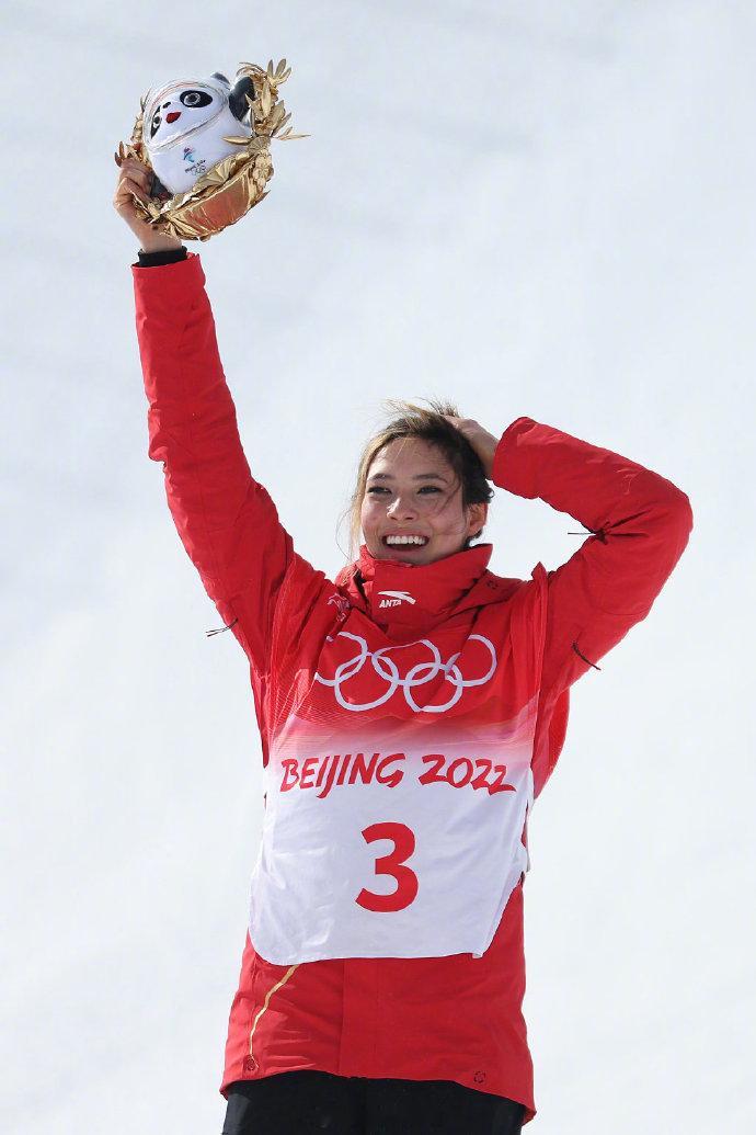 可不止一个墩墩，米兰冬奥会，谷爱凌能拿到几个蒂娜呢？厚蓄显锋芒谷爱凌1个项目收入