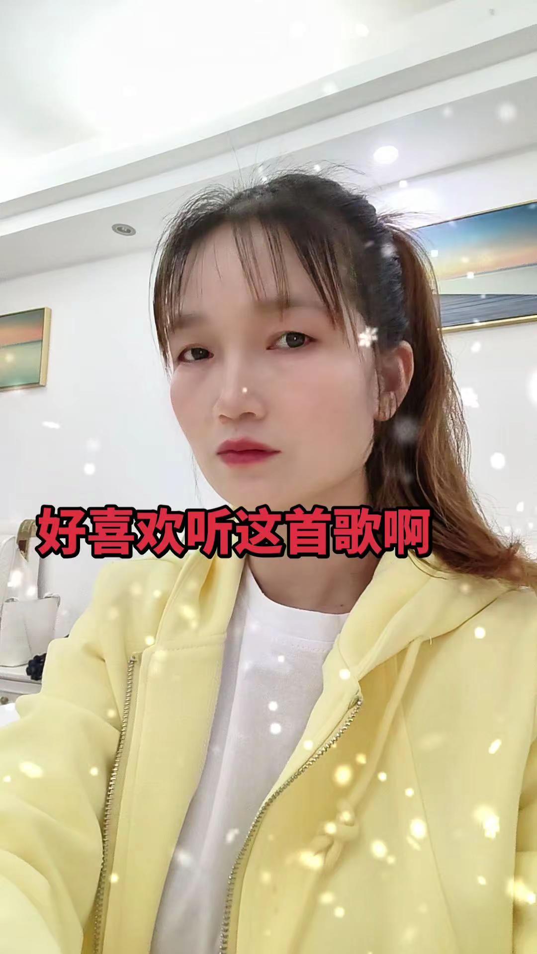 哈哈我又冒出来了😁😁 爱拍照的我