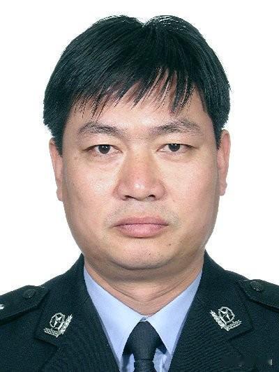 初心如磐守基层，俯首实干铸警魂，公安民警陈洪革将一生奉献给平凡的基层警务事业。1