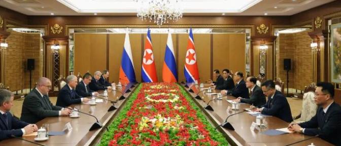 俄高官携带“北约战利品”访朝，朝鲜军工迎来新机遇。

4月26日，朝鲜正在平壤举