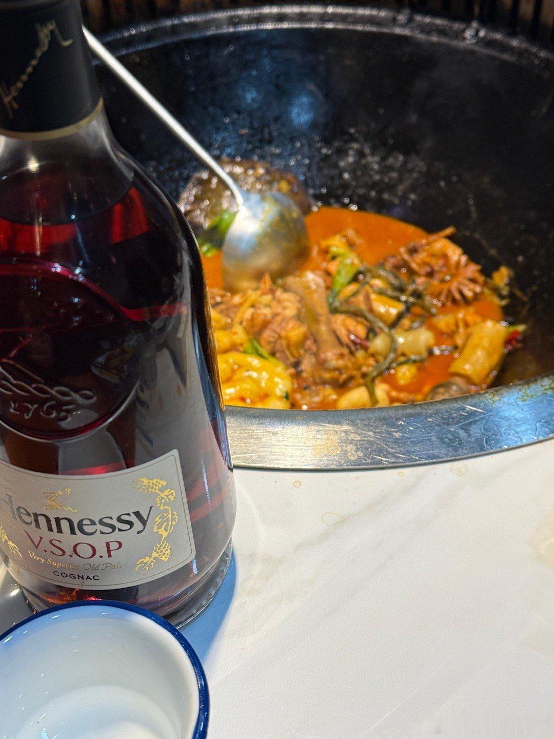 冬天就得炖大ne～虽然没吃过东北的铁锅炖，但不知道为啥总感觉这种菜还是得去东北