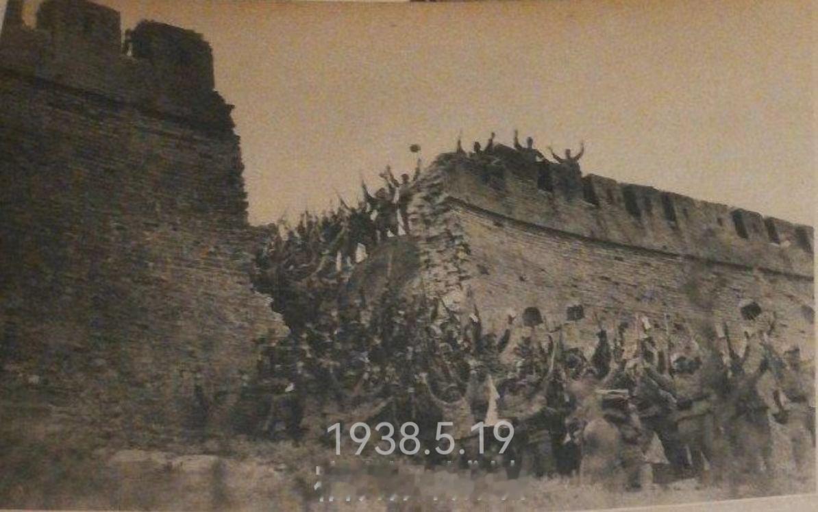 这是1938年，宿州西城墙的绝版老照片，日寇炸开西城，攻上城墙宿州