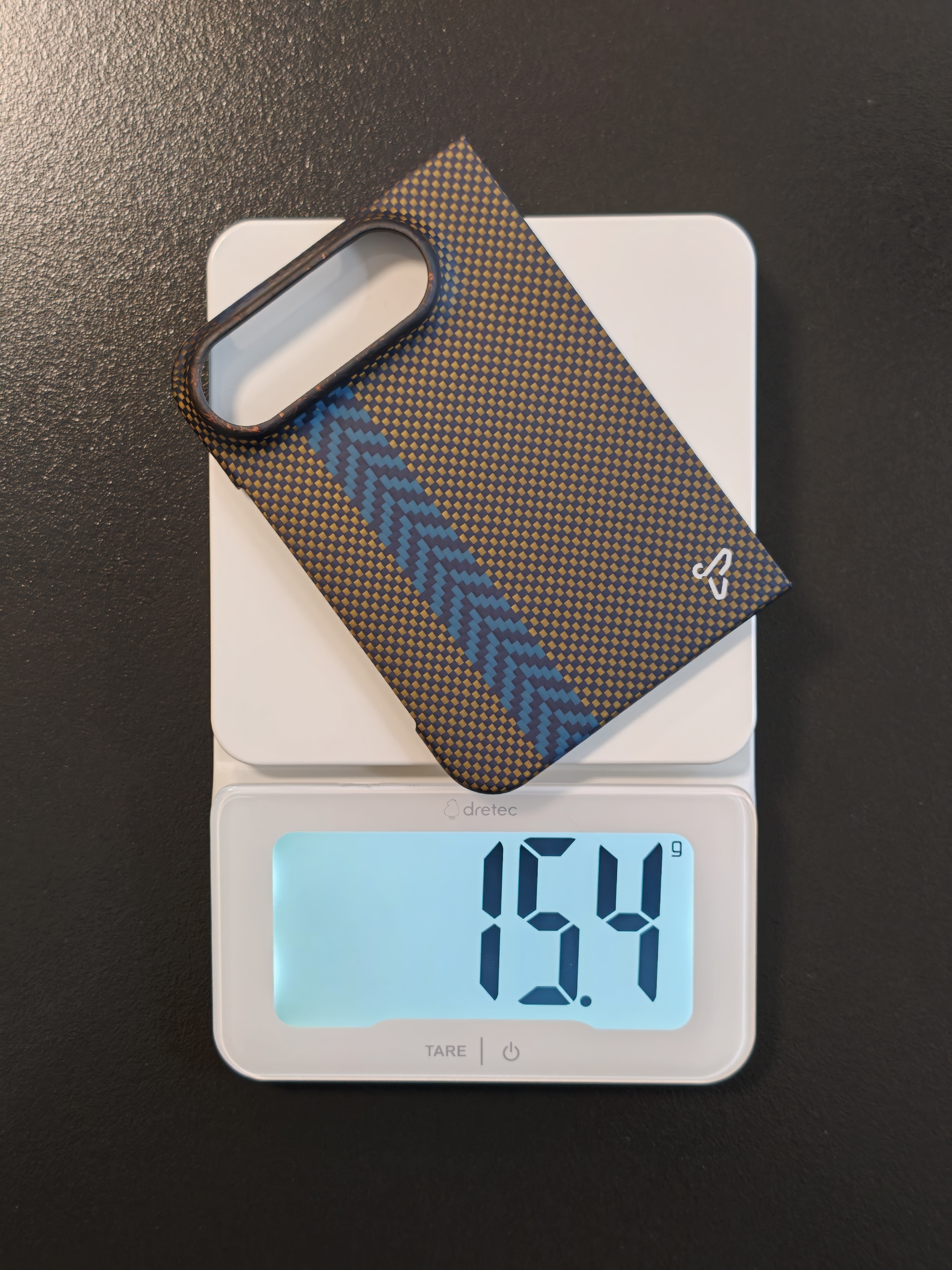 iPhone Duo我留下的三款壳：图一 PITAKA 风吹麦浪999限量版24