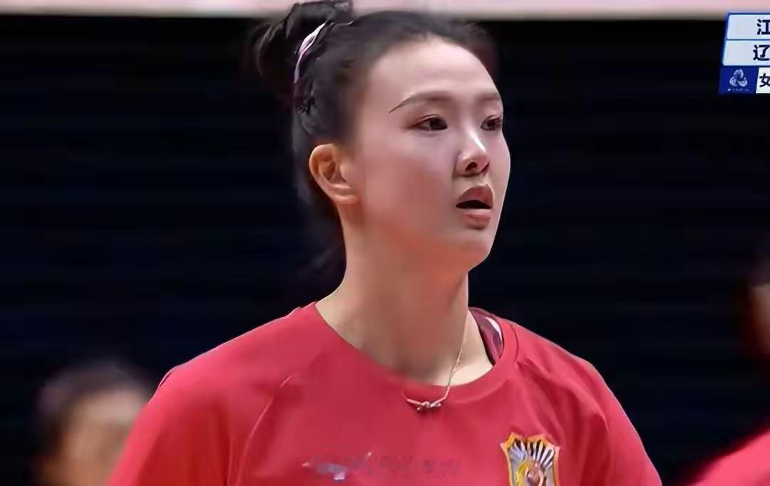 11月17日上午，全运会女排1/4决赛首战落幕，江苏女排以25-14、25-18