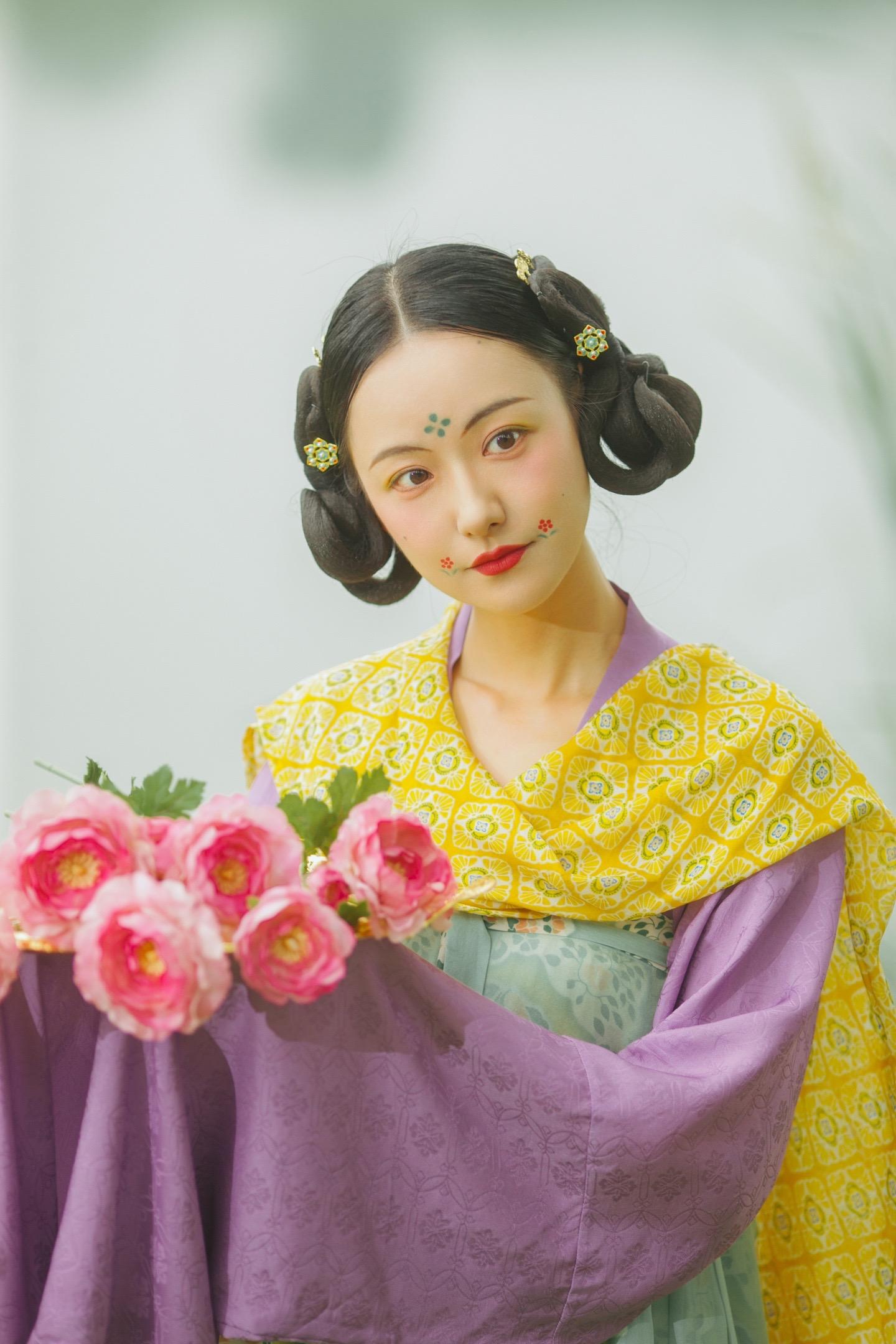 盛唐小侍女｜开元年间的一个夏日午后。