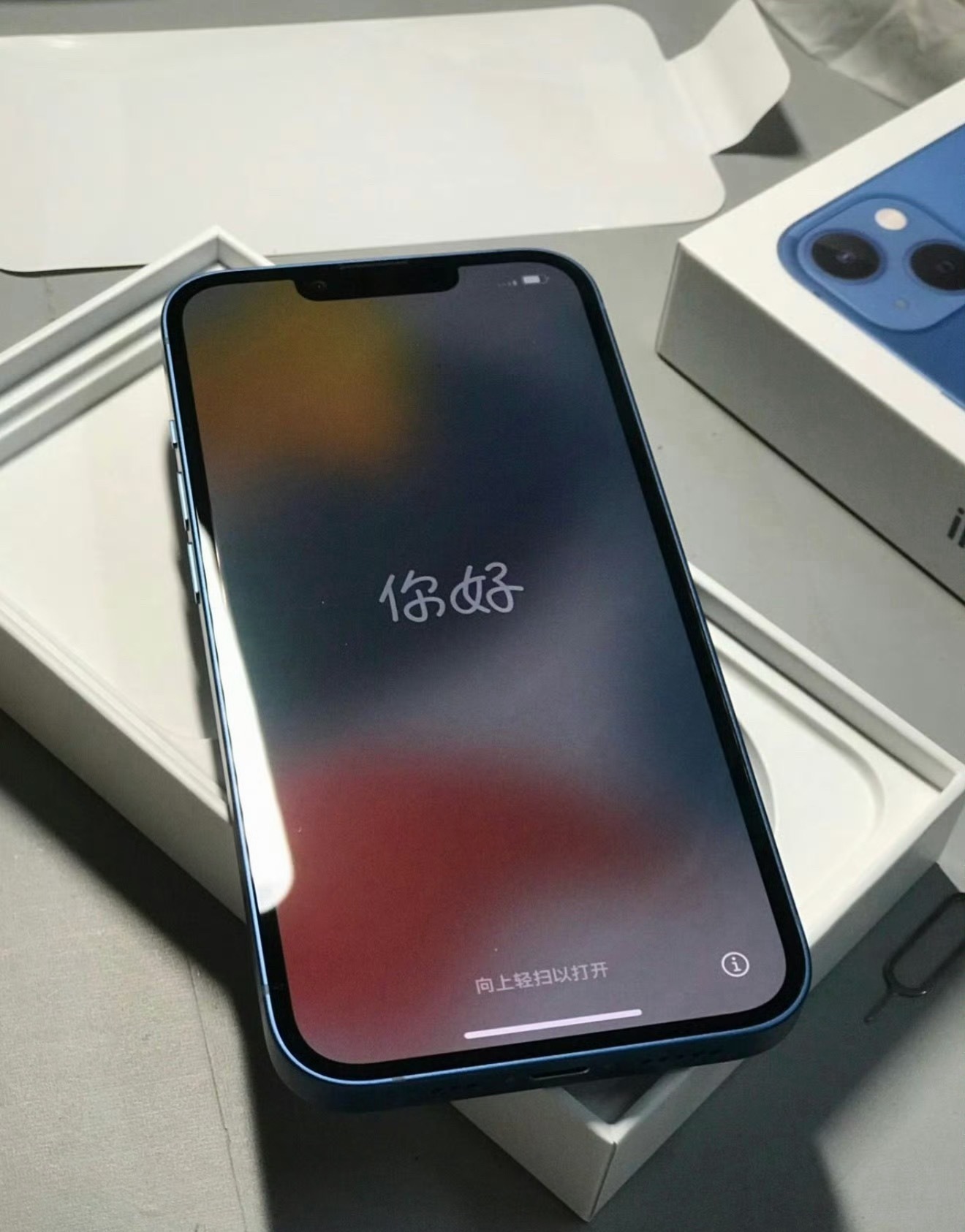现在看到一个人在用刘海屏 iPhone，会不会有一种亲切的感觉👀 