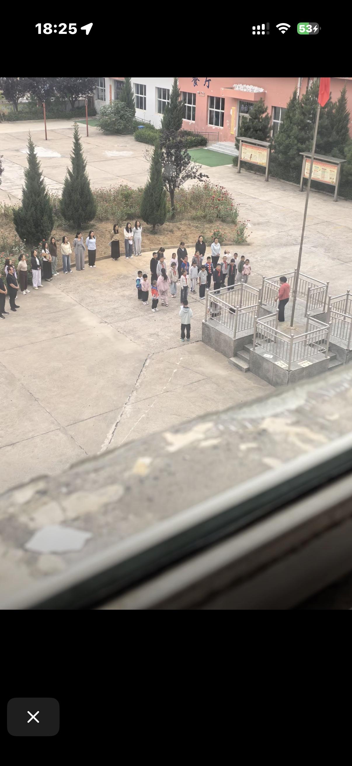 老家镇上的中心小学开学了
老师比学生还多[捂脸][捂脸][捂脸]