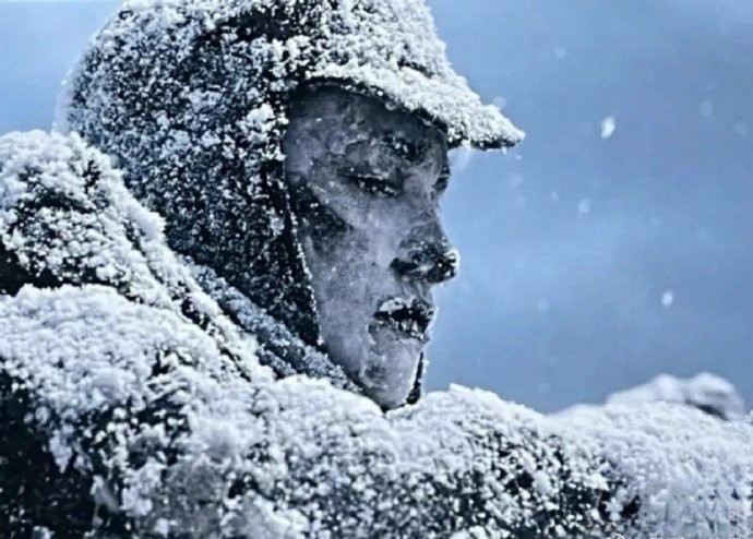 给你平安的不是圣诞老人，而是中国军人！你可以不点赞！但请致敬！