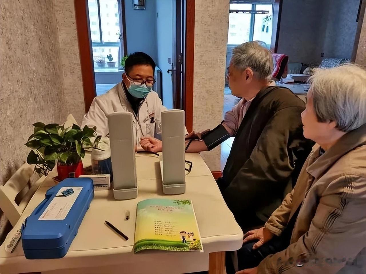 医生忠告：60岁后体检，这6项检查就够了！

老王，61岁的退休老人，身体硬朗，