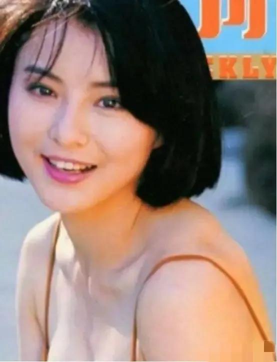 李赛凤：从武打天使到豪门丑闻，她的人生比电影更跌宕
 
2007年，李赛凤趁丈夫