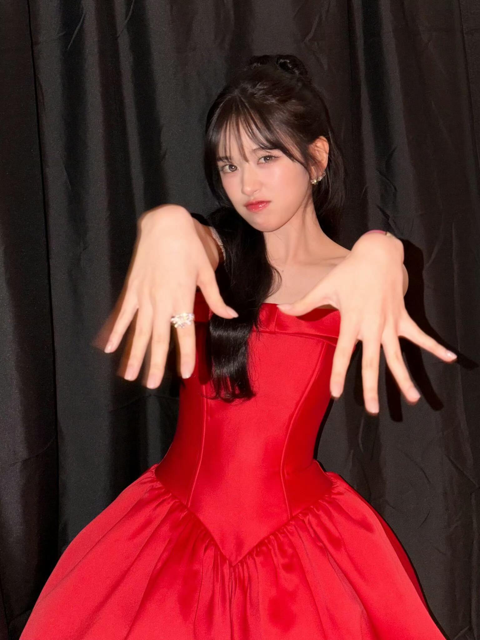 安宥真SBS歌谣大战一晚上换了三套造型 终于体会到一次队友的皇族人生了