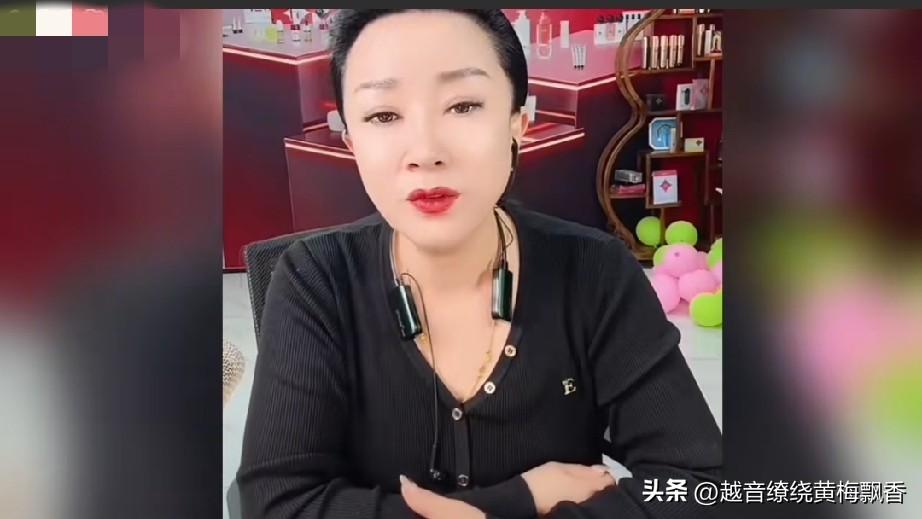 谢广坤在直播间里可能说了，把自己包装成一个诚信礼仪的君子，但是在他的前妻嘴里，却