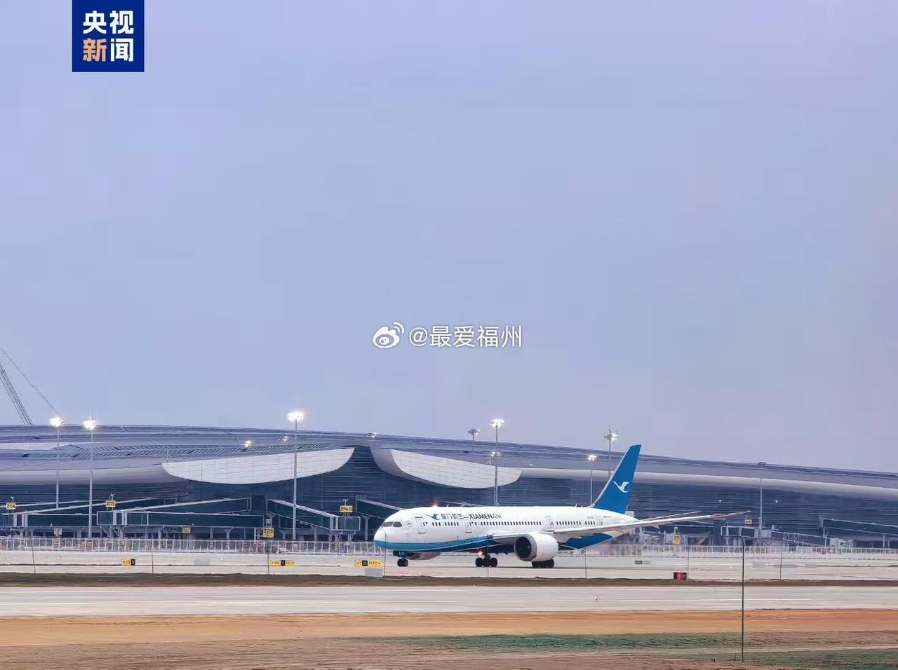 福州机场将升级为双跑道

厦航飞机与新航站楼同框 这角度真好看 ​​​via最爱