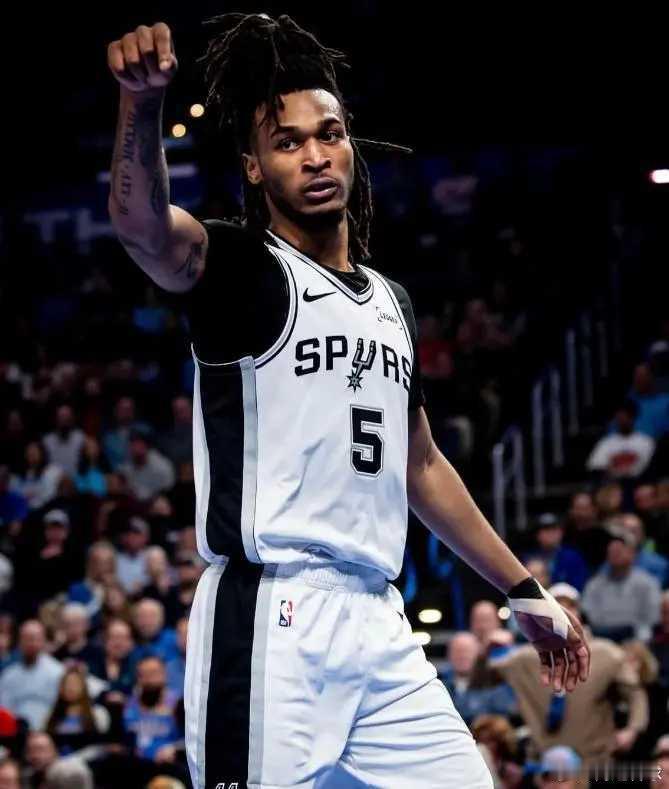 三大铁卫锁乔治，文班33+10+2封盖，马刺双杀爵士3连胜宣战火箭马刺vs火箭篮