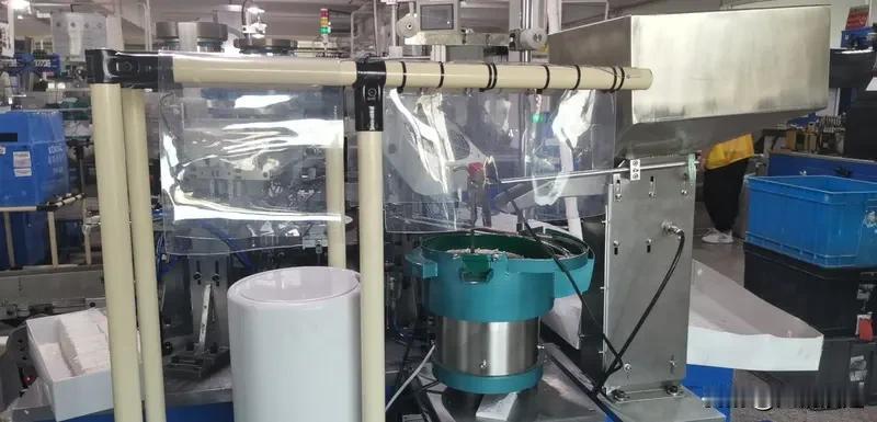 全自动套袋机问世的原因是什么? 全自动套袋机问世
原因主要有俩
从经济层面看
传