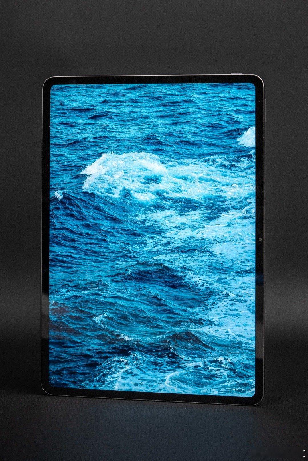 没想到今年蓝厂的平板能做得如此轻薄且全能，vivo Pad5 Pro 有着13英