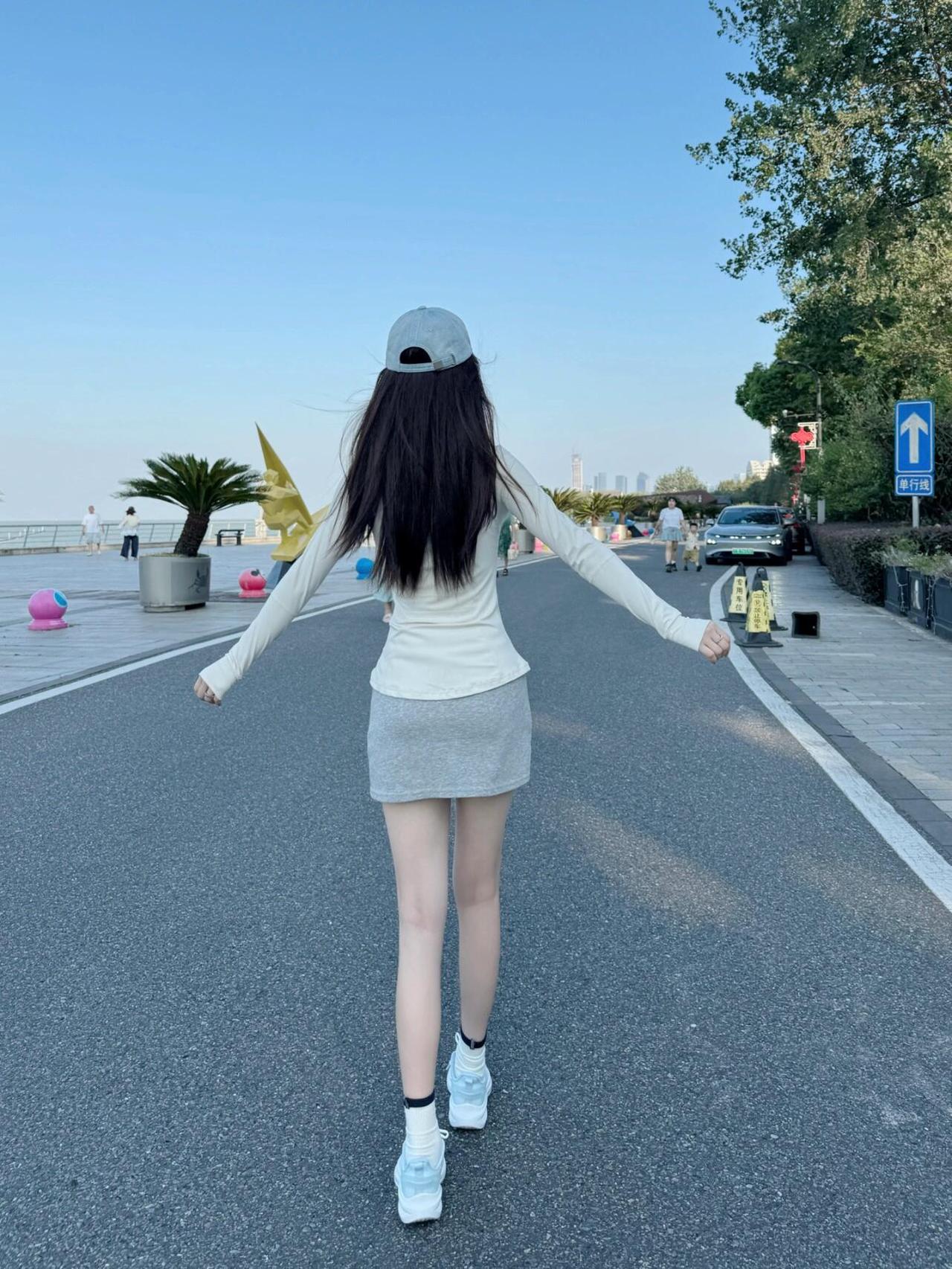 自由奔跑在海边