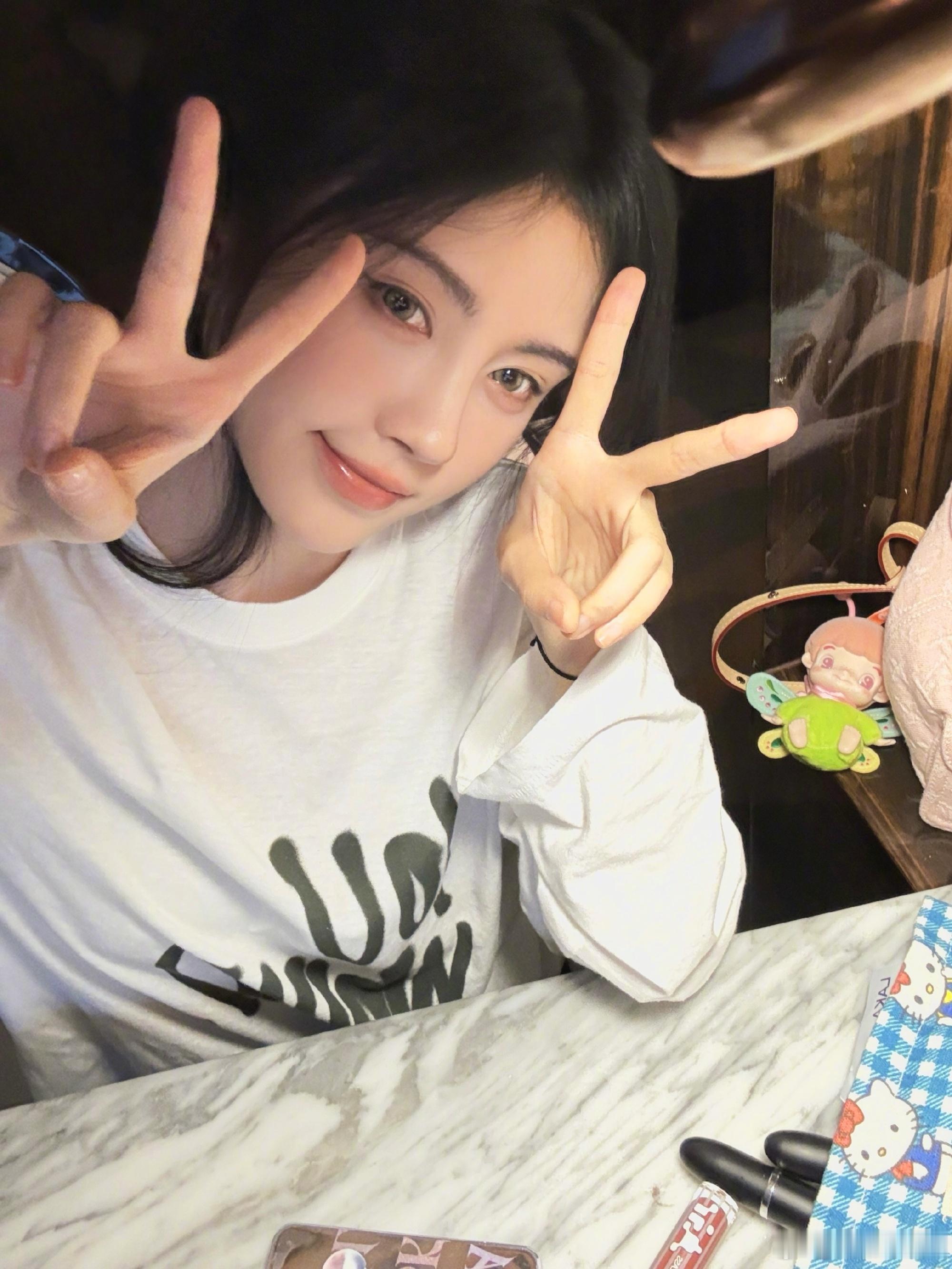 鞠婧祎[超话]  jjy🍊鞠婧祎万花世界 jjy🍊鞠婧祎苏绿夏 "悬挂云雾中