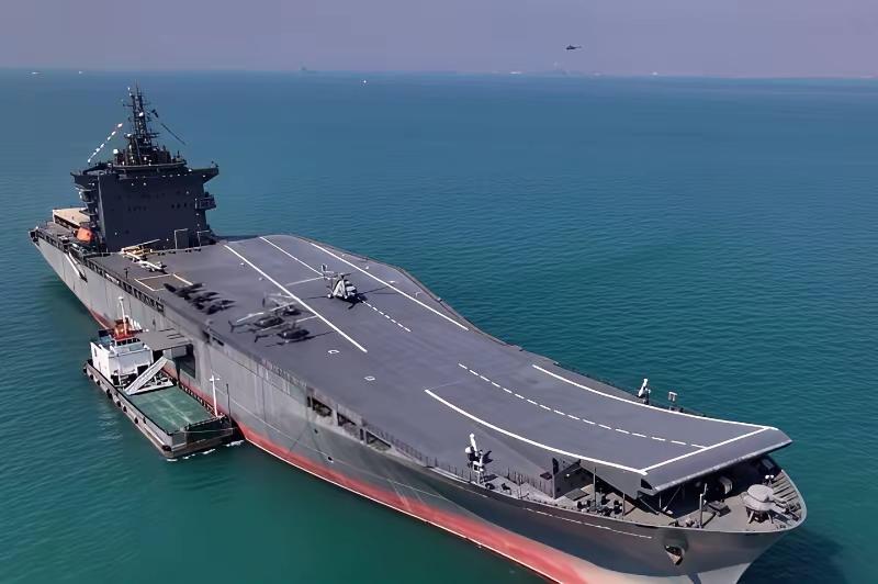 就说这艘由油轮而改装成无人机航母，也没有看到什么的防空武器，能扛住几发导弹？