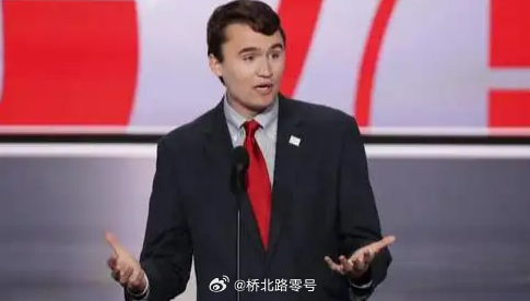 【特朗普盟友演讲时遭枪击现场视频】特朗普盟友演讲曾被联名要求取消 当地时间10日