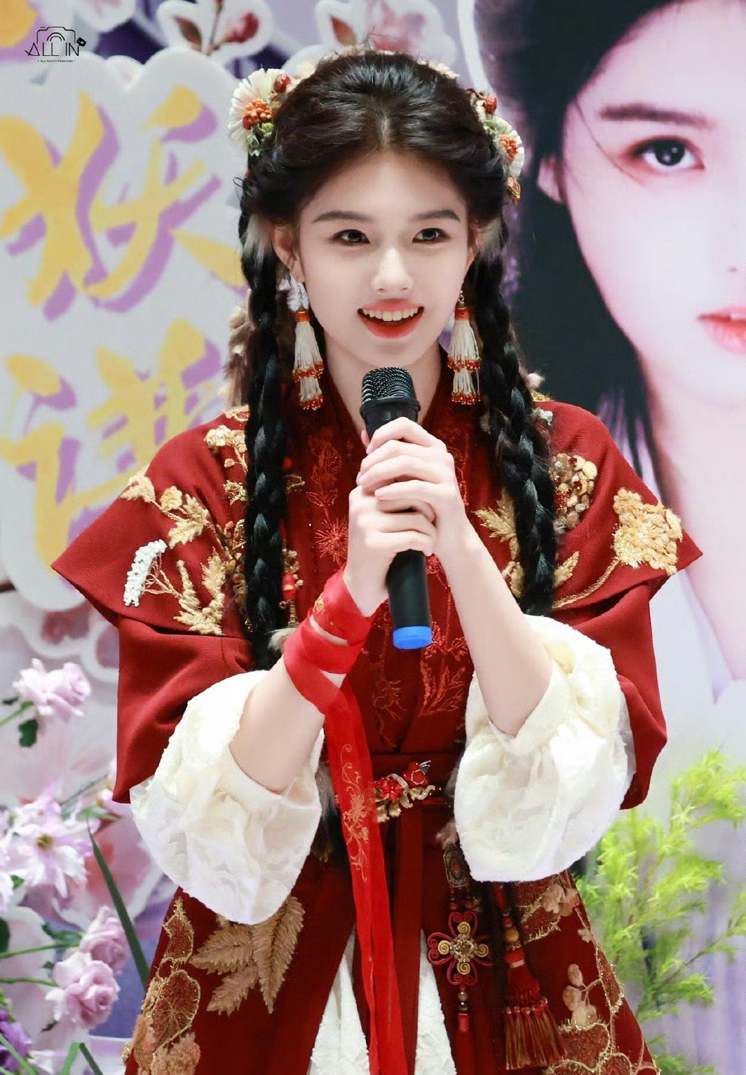 郭敬明把艾米婴儿肥减没了18岁，进组不到一周，婴儿肥没了。8月11日《百妖谱》开