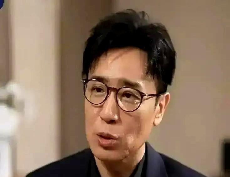 于和伟收到800万，看都没看，直接转给老婆。
换一般人，光看见那串0，心跳都得快