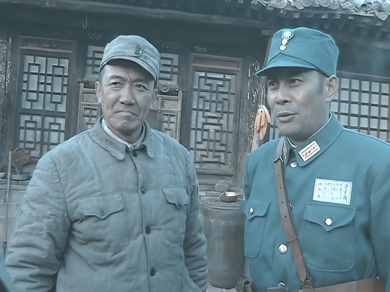在《亮剑》中，楚云飞和晋绥军，总是一副很厉害的样子。

楚云飞和李云龙，互相大拍