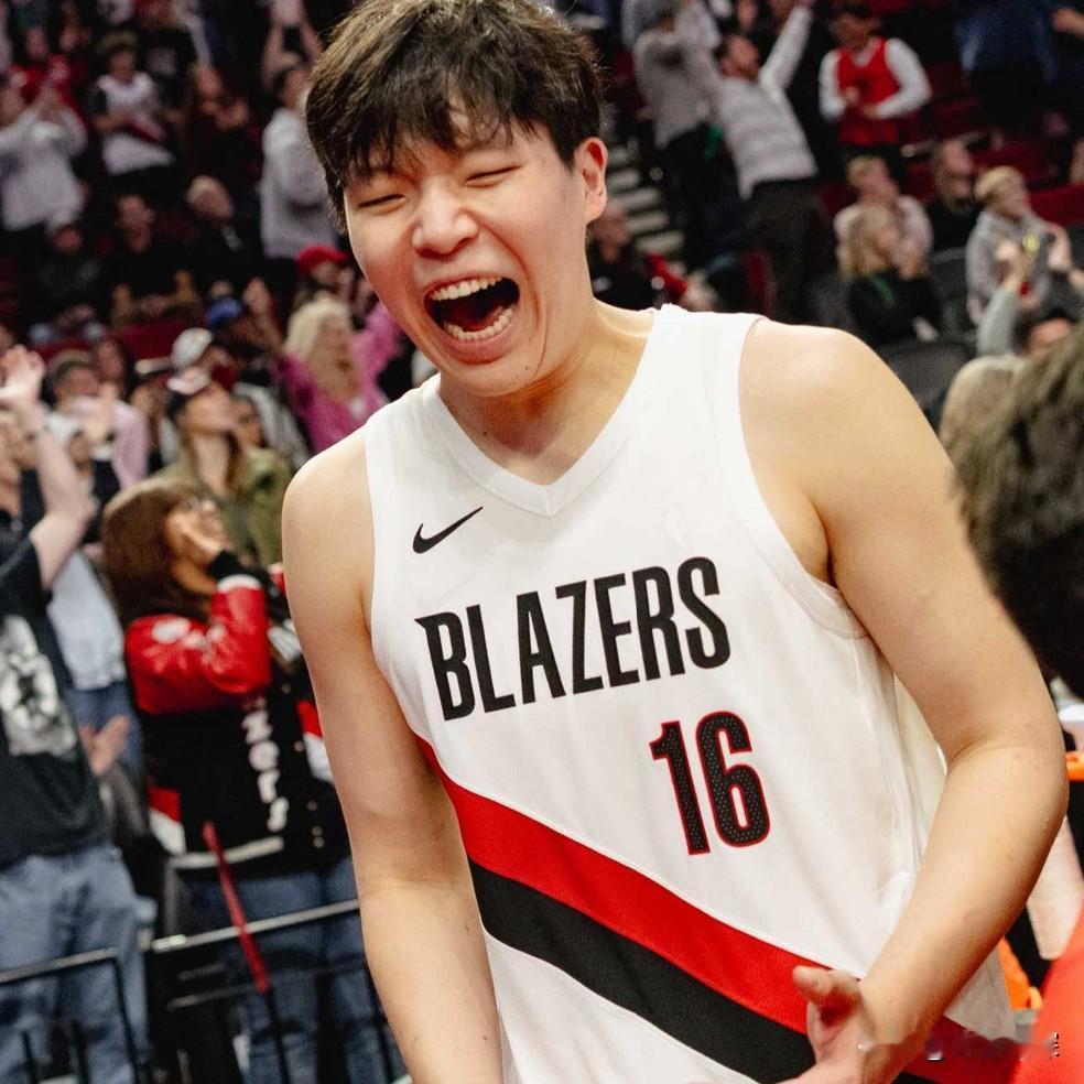 好消息！杨翰森回来了！
据开拓者官方消息，球队已经从发展联盟召回中锋杨翰森！
