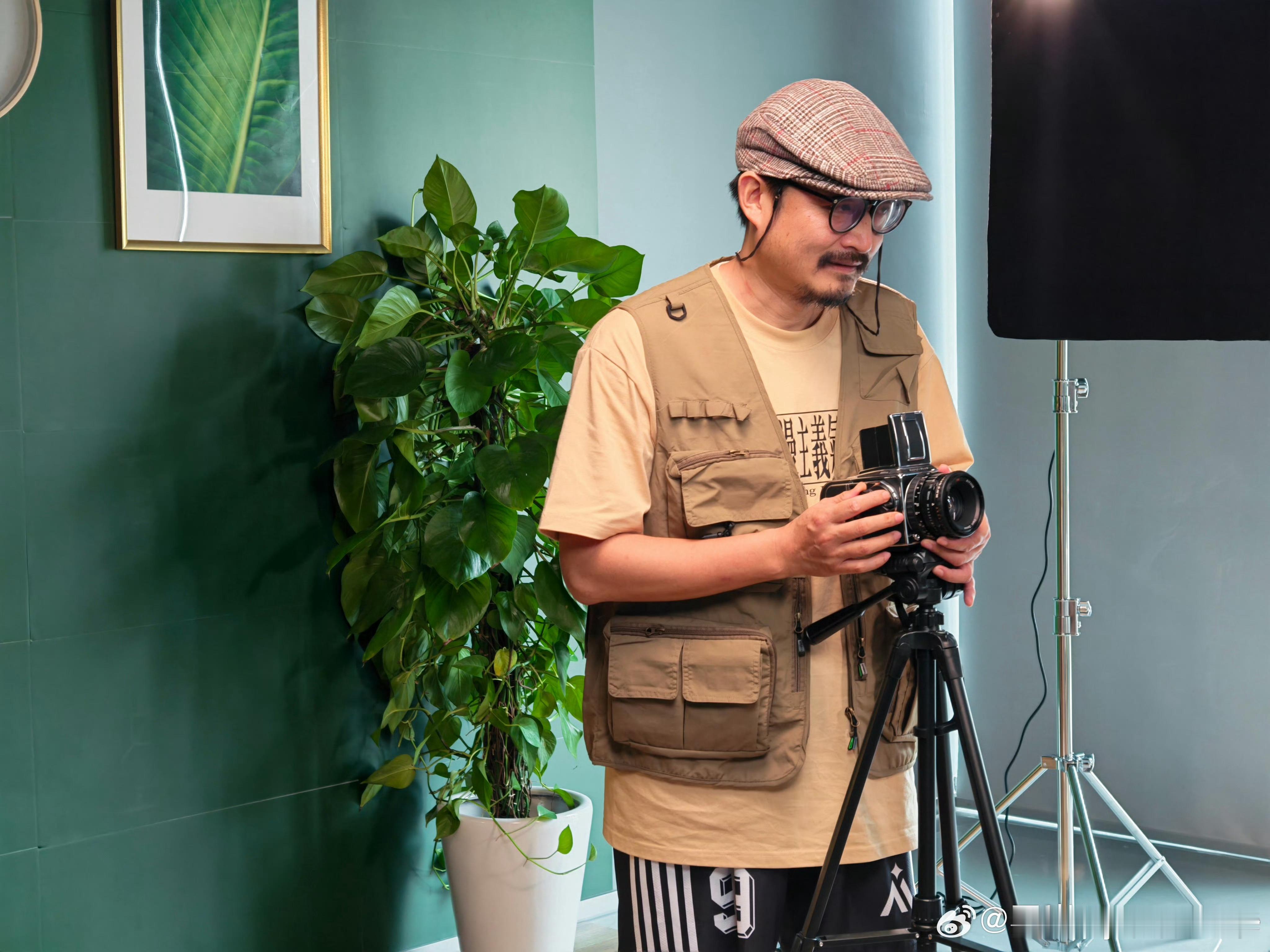 罗巍就是个彻彻底底的“疯子”，不仅之前改变了华为的摄像头，到现在为止荣耀影像的创