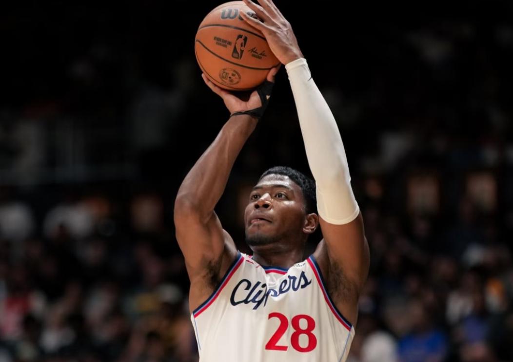 快船需要新船长，我看八村未尝不可！
今日nba季前赛，快船新援八村垒只打了15分