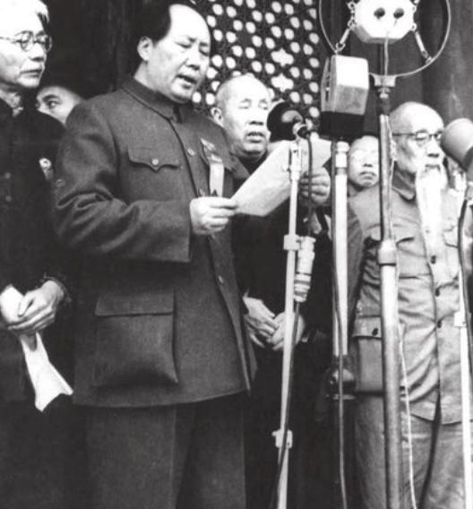 1949年毛主席首次访问苏联临行前下达三项命令，其中一条：中国境内任何站点均不得