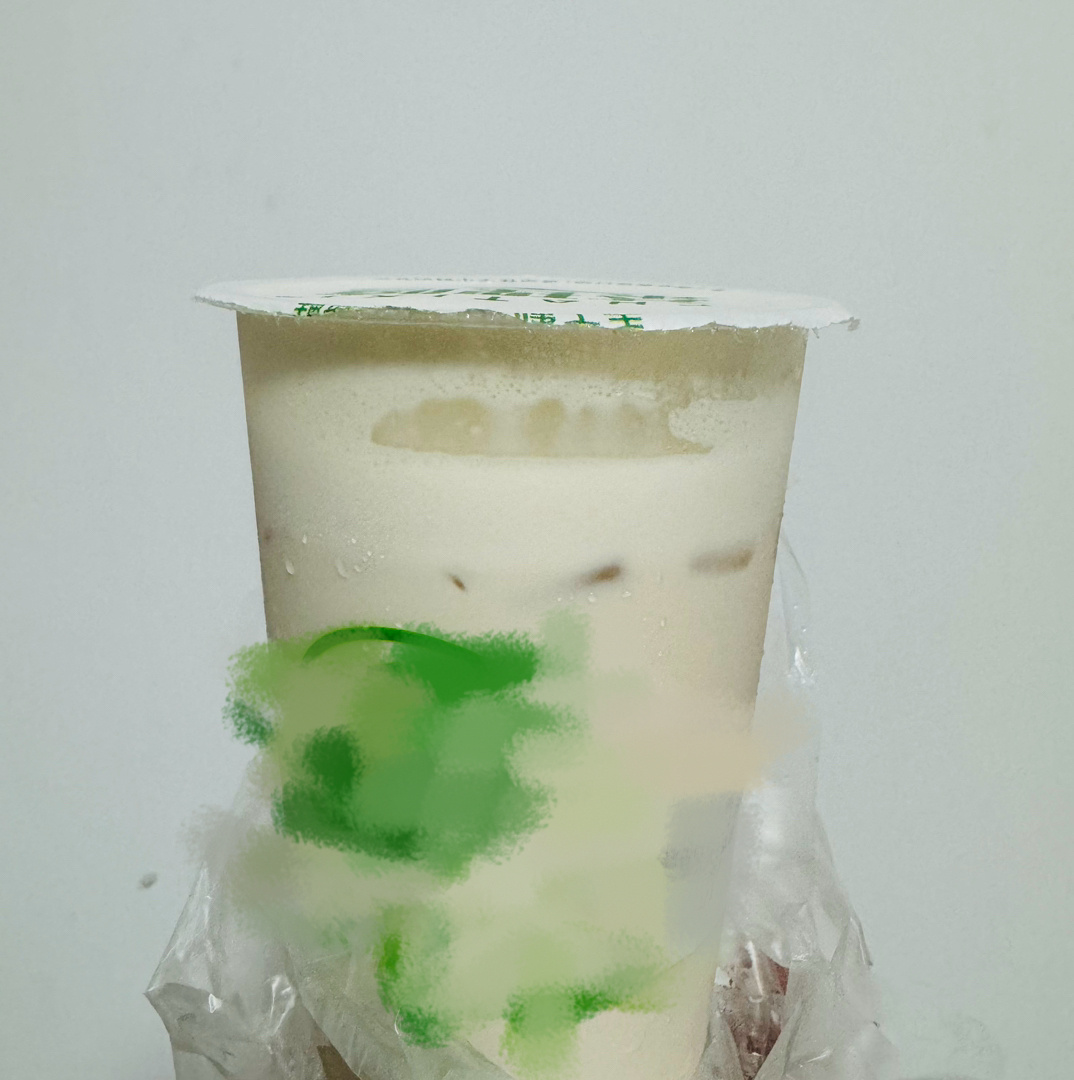 我们这镇上新开了一家奶茶店，虽然我那些已经喝过的同事对这家店的评价一般，但是我没