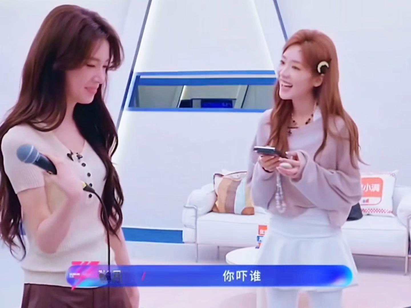 “啊啊啊啊啊啊啊～～～～～～”“你吓谁呢～”瑶台月下 总有人在训练室里调情