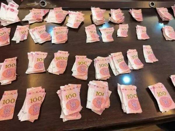 武汉新洲一位八旬老人因为年纪大意识模糊，把自己积攒多年的养老钱全部撕碎藏在米缸里
