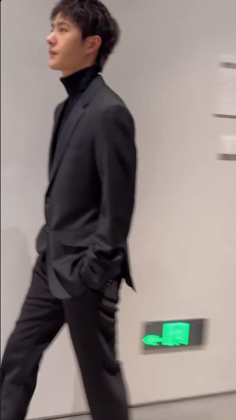 腿比我命还长真服了#王一博现身小米园区# ​​​