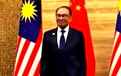 就在9月15日，东南亚的港口突然上演了一出拦截大戏。一批神秘的集装箱在马来西亚被