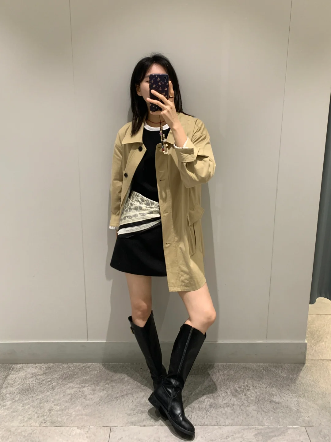 论丝巾和小黑裙可以有多般配？
