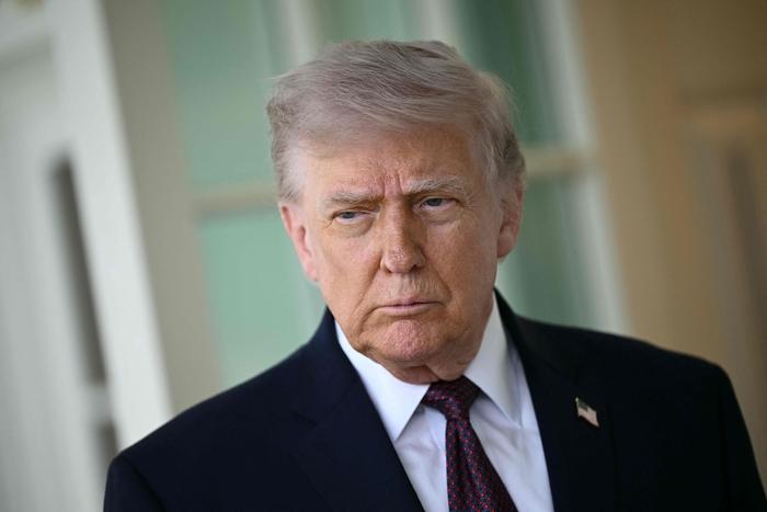 据卡塔尔媒体报道，卡塔尔埃米尔塔米姆·本·哈马德·阿勒萨尼与美国总统唐纳德·特朗